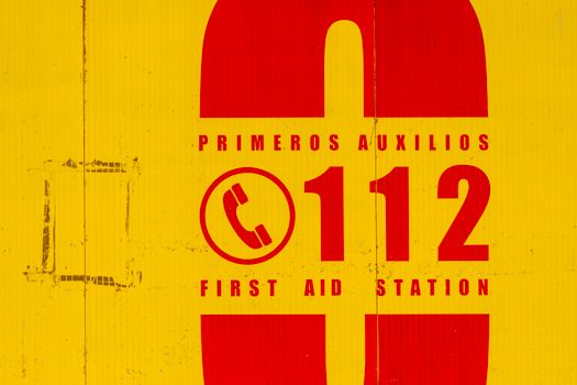 112 groningen beijum vandaag met politiewagen en ambulance in een straat van Beijum