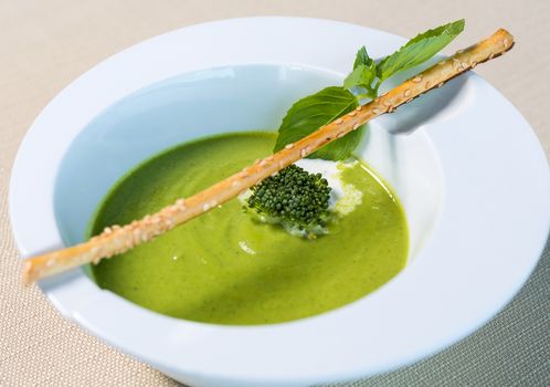 Erwtensoep recept uit Groningen: klassiek, stevig en perfect voor koude dagen