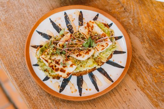 Halloumi krokant bakken: zo wordt hij perfect goudbruin