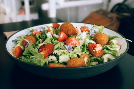 Deze frisse Ramon Brugman-salade wil je vandaag meteen maken